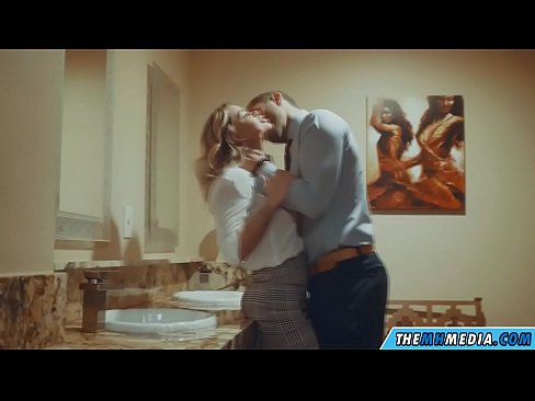 ❤️ وقتی یک بلوند بی تنه شما را در یک دستشویی عمومی اغوا می کند ❤️❌ ویدیو سکس در پورنو fa.killvs.top ﹏